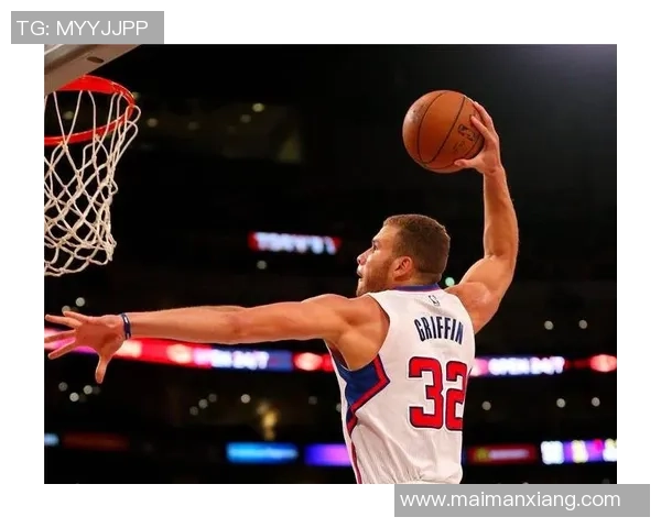 NBA球星跨界演绎足球激情展现双重运动天赋魅力